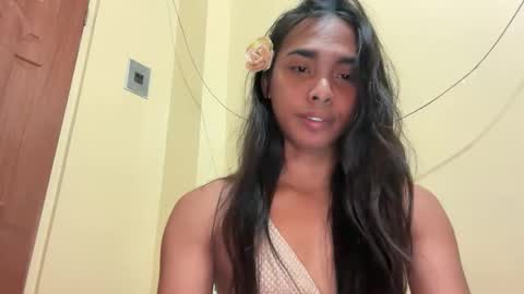 Snapshot of island_girlxxx chatting on June 2026 01:23:01 AM Alona online show from June 2026 01:23:01 AM