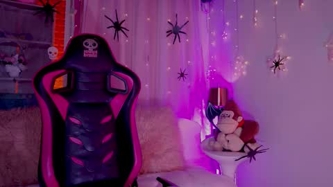 ISSA  online show from October 2025 10:10:01 PM