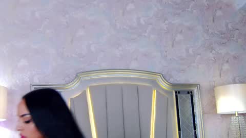 Issadorra online show from April 2026 06:14:01 AM