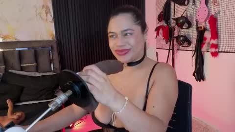 Issafoxx online show from June 2026 12:42:02 PM