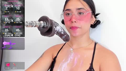 Snapshot of issie_cute chatting on December 2024 05:17:01 AM Issie online show from December 2024 05:17:01 AM
