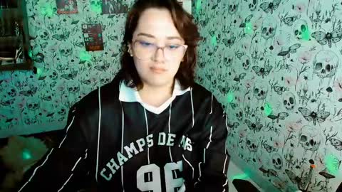 Yiz online show from May 2026 12:07:01 AM