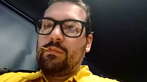 Snapshot of italianbigboy932 chatting on April 2026 07:33:02 AM italianbigboy932 online show from April 2026 07:33:02 AM