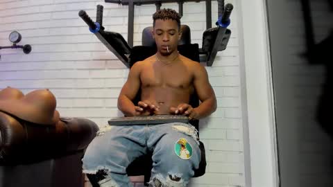 Italo Moore online show from October 2025 01:50:02 PM