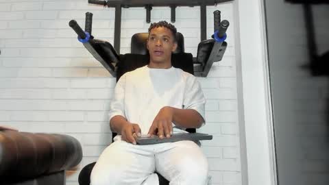 Italo Moore online show from October 2025 12:41:02 PM