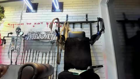 Italo Moore online show from October 2025 11:11:01 AM