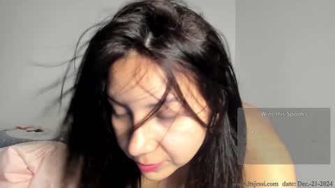 Snapshot of its_jessi chatting on December 2024 07:27:02 PM Jessi online show from December 2024 07:27:02 PM