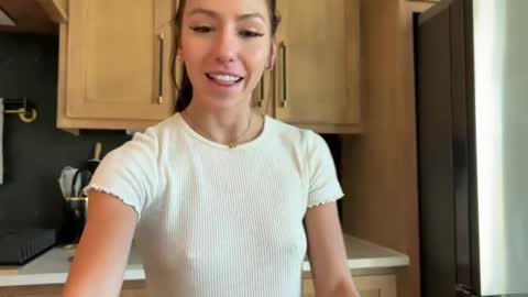 Snapshot of itscaylawatsun chatting on February 2025 11:00:02 PM itscaylawatsun online show from February 2025 11:00:02 PM