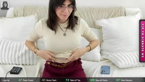 Snapshot of itschloelaurent chatting on May 2026 07:52:02 PM itschloelaurent online show from May 2026 07:52:02 PM