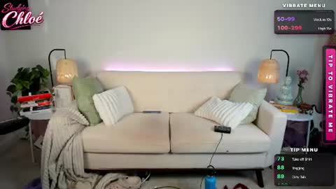 Snapshot of itschloelaurent chatting on June 2026 08:51:01 PM itschloelaurent online show from June 2026 08:51:01 PM