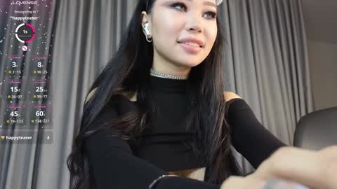 Queen Liya online show from January 2025 08:17:02 PM