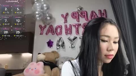 Queen Liya online show from October 2025 10:33:02 PM