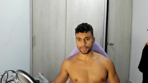 Snapshot of itsgeo1111 chatting on March 2025 03:56:01 AM CALL ME GEO online show from March 2025 03:56:01 AM