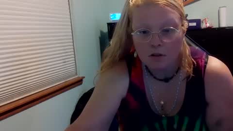 Snapshot of itsglitch222 chatting on September 2025 06:04:02 AM Itsglitchh222 online show from September 2025 06:04:02 AM