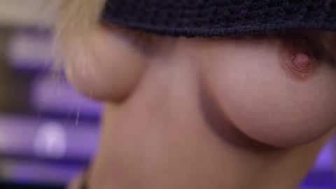 Snapshot of itsivylicious_ chatting on February 2026 09:04:01 PM Your Ivy online show from February 2026 09:04:01 PM