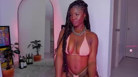 Snapshot of itslau_ chatting on February 2025 08:44:01 AM lau online show from February 2025 08:44:01 AM