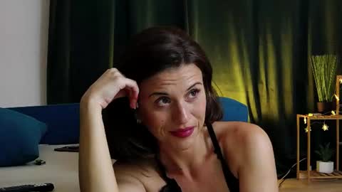 Snapshot of itsscarletxo chatting on August 2026 09:06:01 PM ScarlettNoirr online show from August 2026 09:06:01 PM
