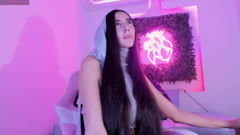 Itzel  online show from May 2026 05:42:02 PM