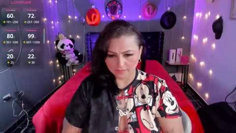 Ivonne online show from November 2025 07:43:01 AM