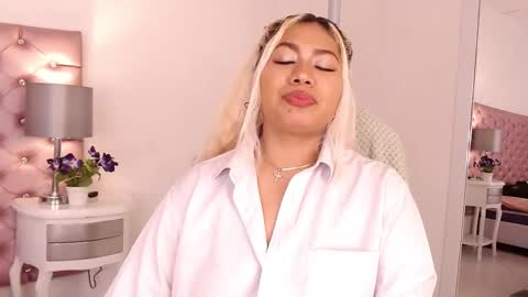 IvonnyBon online show from February 2026 04:17:01 AM