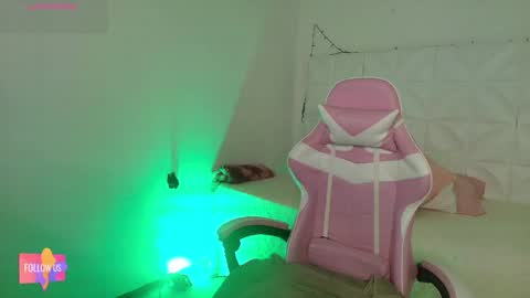 Ivonny online show from April 2026 06:16:01 PM