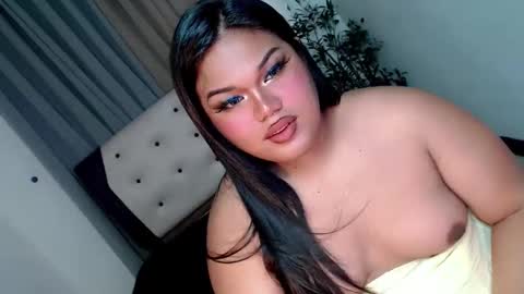 Ivory Cat RAWR online show from December 2025 03:23:02 AM