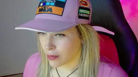 Diana Rojas  online show from November 2025 10:21:02 PM