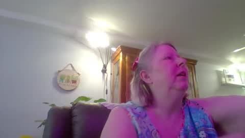 ivyjane3522 online show from April 2026 03:06:01 PM