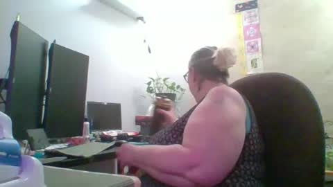 ivyjane3522 online show from April 2026 10:38:01 PM