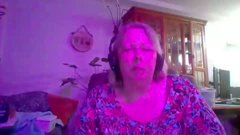 ivyjane3522 online show from April 2026 11:38:02 PM