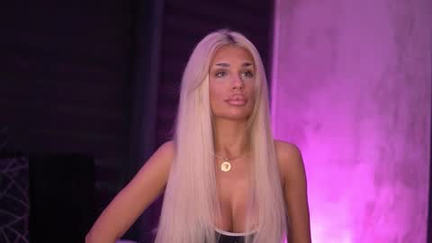 IvyRowa online show from December 2025 06:45:01 PM