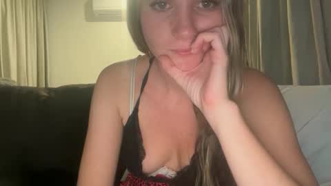 ivysagex online show from November 2025 07:02:02 PM