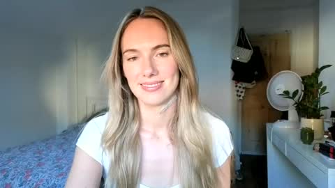 ivyyy1995 online show from June 2026 06:54:02 PM