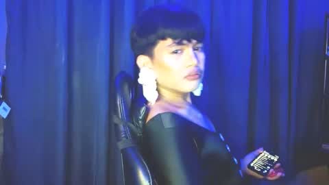 iya143 online show from September 2025 12:39:01 PM