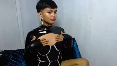 iya143 online show from November 2025 12:15:02 PM