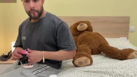 Snapshot of izaak_lover chatting on May 2026 01:35:02 AM Izaak online show from May 2026 01:35:02 AM