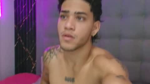 izaack online show from May 2026 03:23:01 AM