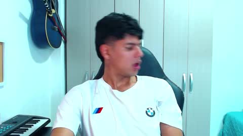 Izan online show from December 2025 04:22:01 PM