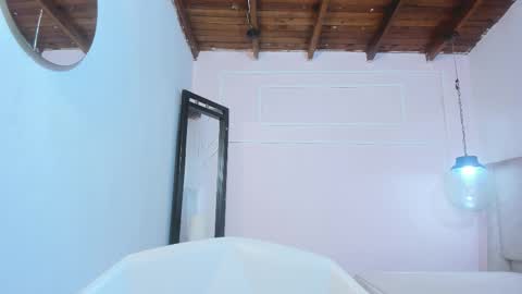 izelevans online show from March 2026 12:10:02 PM