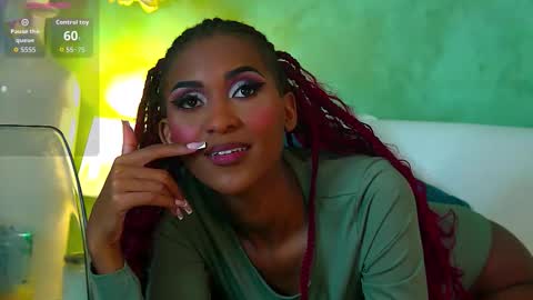 Snapshot of izzie_sugar chatting on September 2025 07:18:02 PM Sugar Babe online show from September 2025 07:18:02 PM