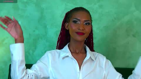 Snapshot of izzie_sugar chatting on October 2025 11:18:01 PM Sugar Babe online show from October 2025 11:18:01 PM