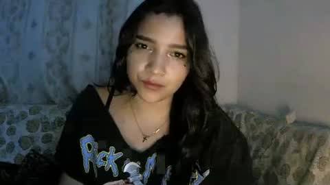 izzy_32 online show from January 2026 07:10:02 AM