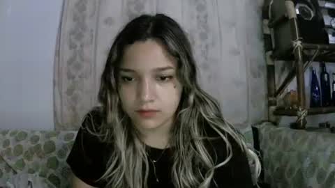 izzy_32 online show from April 2026 07:42:01 AM