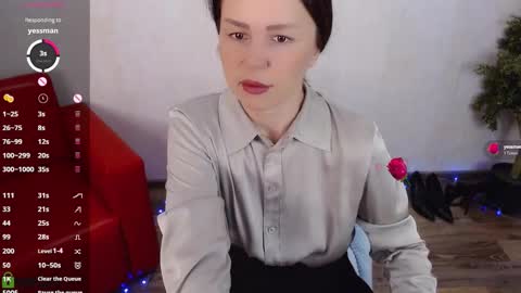 Queen of nylon  Victoria online show from December 2025 05:24:01 AM