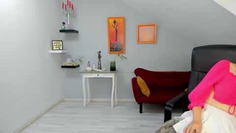 Izzy online show from December 2025 08:41:02 AM