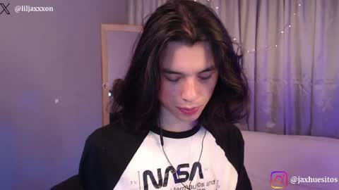 Snapshot of j_a_x_x_x_o_n chatting on April 2026 11:59:02 AM Hey im Jaxxxon check my info online show from April 2026 11:59:02 AM