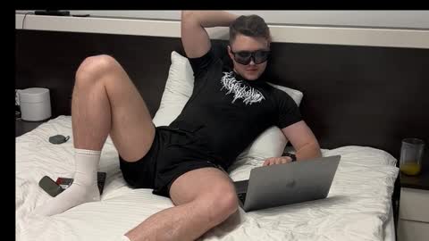 Snapshot of j_lyle_x chatting on November 2025 08:40:02 PM j_lyle_x online show from November 2025 08:40:02 PM