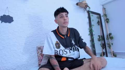 Snapshot of j_martony chatting on December 2025 04:51:01 AM j_martony online show from December 2025 04:51:01 AM