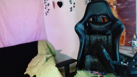 jade 18  online show from April 2026 01:32:01 AM