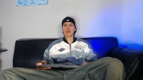 INDEPENDENT MODEL online show from January 2025 11:23:02 AM